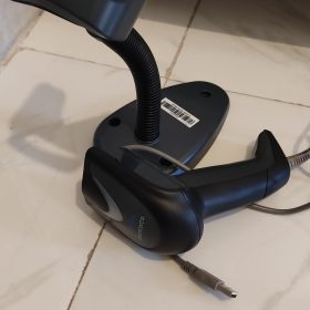 بارکدخوان دیتالاجیک دو بعدی سیم دار 4400 همراه با پایه آکبند
